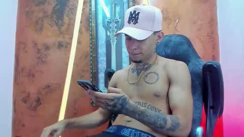 Snapshot of theskinny8inch_ chatting on September 18, 4:58 am theskinny8inch_ online show from September 18, 4:58 am