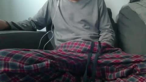 Scarf guy online show from April 1, 5:54 pm