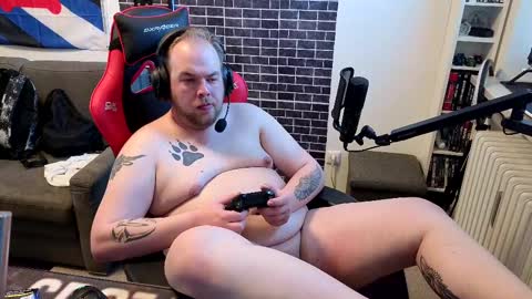 Snapshot of thewolfy31 chatting on February 17, 3:09 pm PupWolfy online show from February 17, 3:09 pm