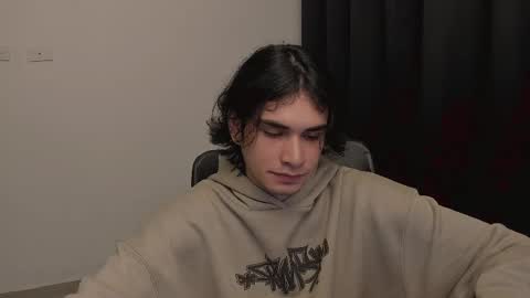 Snapshot of thiaan__ chatting on February 11, 12:38 am thiaan__ online show from February 11, 12:38 am