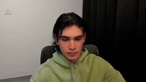 Snapshot of thiaan__ chatting on February 1, 2:26 am thiaan__ online show from February 1, 2:26 am