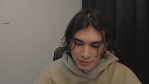 Snapshot of thiaan__ chatting on February 20, 1:25 am thiaan__ online show from February 20, 1:25 am