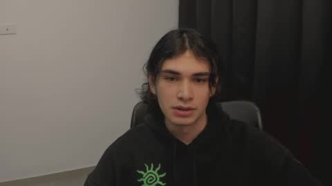 Snapshot of thiaan__ chatting on February 22, 12:16 am thiaan__ online show from February 22, 12:16 am