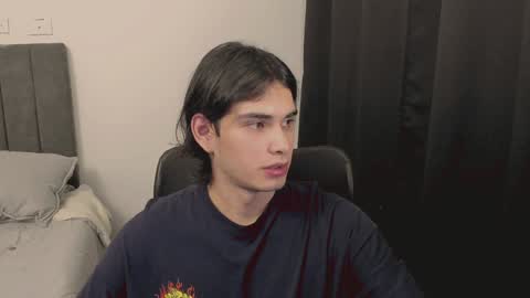 Snapshot of thiaan__ chatting on December 29, 1:34 am thiaan__ online show from December 29, 1:34 am