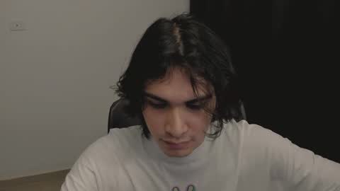 Snapshot of thiaan__ chatting on March 6, 1:48 am thiaan__ online show from March 6, 1:48 am