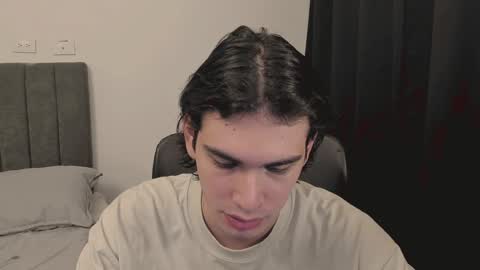 Snapshot of thiaan__ chatting on January 1, 11:29 pm thiaan__ online show from January 1, 11:29 pm