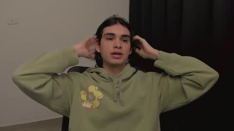 Snapshot of thiaan__ chatting on February 15, 10:54 pm thiaan__ online show from February 15, 10:54 pm