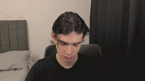 Snapshot of thiaan__ chatting on December 17, 2:23 am thiaan__ online show from December 17, 2:23 am
