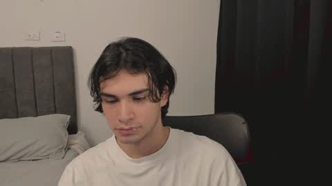 Snapshot of thiaan__ chatting on December 17, 11:16 pm thiaan__ online show from December 17, 11:16 pm