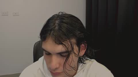 Snapshot of thiaan__ chatting on March 5, 2:25 am thiaan__ online show from March 5, 2:25 am