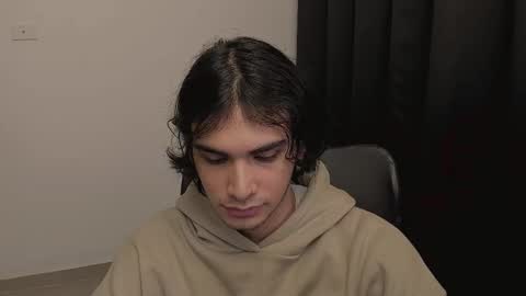 Snapshot of thiaan__ chatting on February 13, 2:01 am thiaan__ online show from February 13, 2:01 am