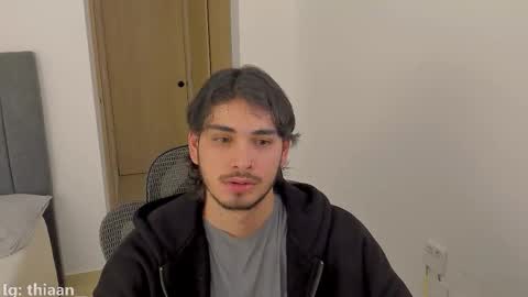 Snapshot of thiaan__ chatting on October 19, 1:10 am thiaan__ online show from October 19, 1:10 am