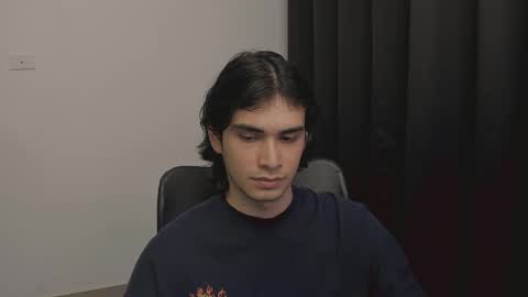 Snapshot of thiaan__ chatting on February 19, 1:18 am thiaan__ online show from February 19, 1:18 am