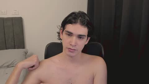 Snapshot of thiaan__ chatting on December 31, 10:15 am thiaan__ online show from December 31, 10:15 am