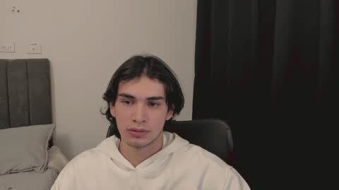 Snapshot of thiaan__ chatting on December 31, 12:11 am thiaan__ online show from December 31, 12:11 am