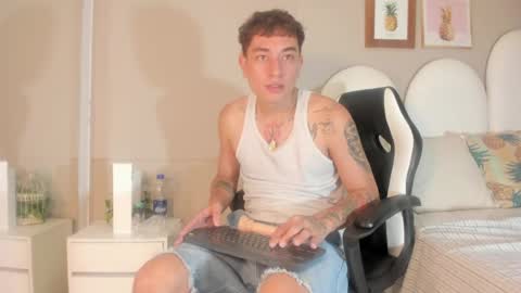 Thiago  online show from March 24, 8:13 pm