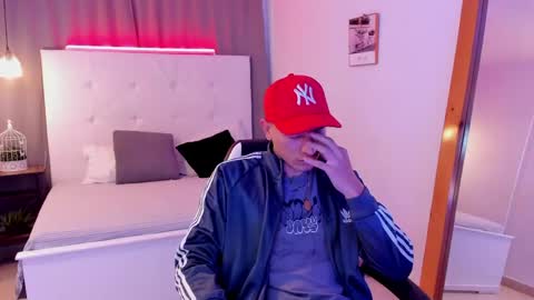 Thiago  online show from April 23, 12:29 pm