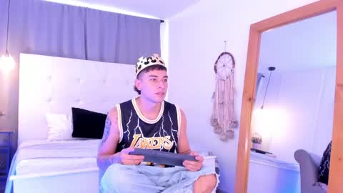 Thiago  online show from April 1, 1:41 pm