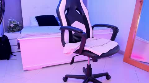 Thiago  online show from April 17, 12:08 pm