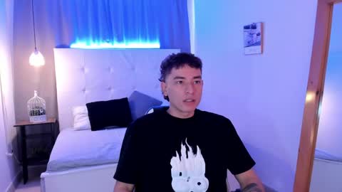 Thiago  online show from April 22, 1:27 pm