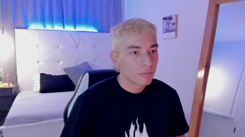 Thiago  online show from April 24, 12:40 pm