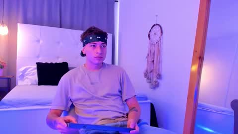 Thiago  online show from March 29, 1:11 pm