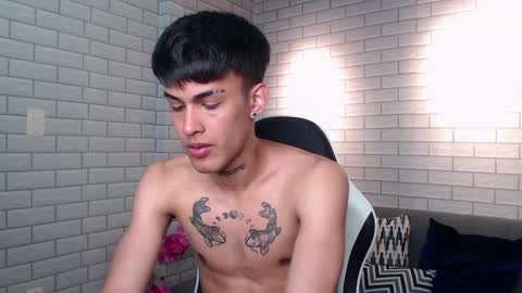 Snapshot of thiago_hard chatting on October 1, 7:51 pm Thiago online show from October 1, 7:51 pm
