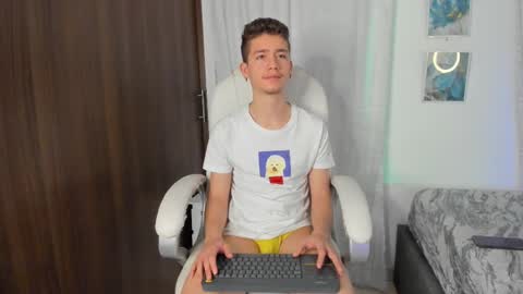 Snapshot of thiago_james69 chatting on October 4, 3:00 am Manuel online show from October 4, 3:00 am