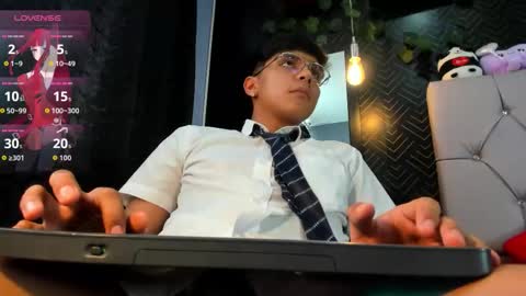 Snapshot of thiago_kozak chatting on September 24, 3:21 pm thiago online show from September 24, 3:21 pm