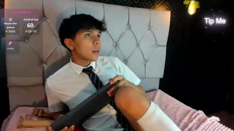 Snapshot of thiago_kozak chatting on October 4, 11:59 am thiago online show from October 4, 11:59 am