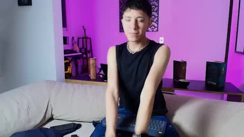 Snapshot of thiago_n_sam chatting on September 11, 12:53 am thiago_n_sam online show from September 11, 12:53 am
