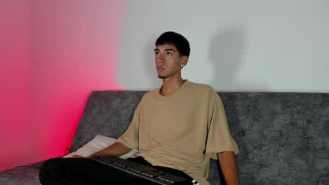 Thiago online show from April 6, 3:14 am