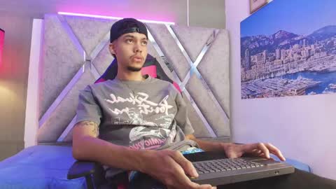 Thiago online show from May 22, 8:36 pm