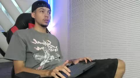 Thiago online show from May 17, 7:32 pm