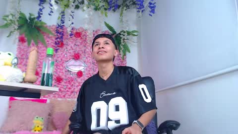 thiago rincon online show from April 2, 9:00 pm