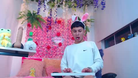 thiago rincon online show from April 5, 2:52 am