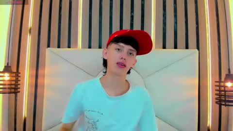 thiago_twink38 online show from April 24, 8:27 am