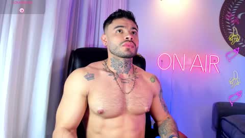 Snapshot of thiagoferrari1 chatting on October 10, 4:28 am thiago online show from October 10, 4:28 am