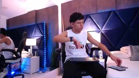 T H I A G O online show from June 14, 4:47 am