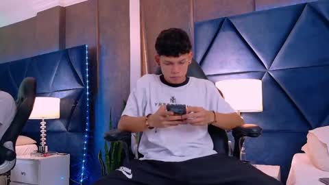 T H I A G O online show from June 9, 3:08 am
