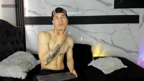 thiagoferrerohot online show from March 25, 5:50 pm