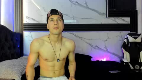 thiagoferrerohot online show from March 20, 3:05 pm