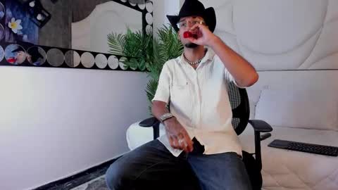 Snapshot of thiagoferreti_ chatting on October 7, 3:43 am ThiagoFerreti online show from October 7, 3:43 am