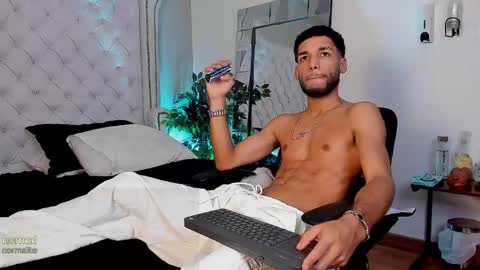 ThiagoFerreti online show from April 23, 3:44 am