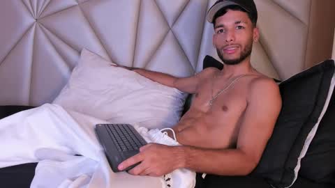 ThiagoFerreti online show from March 18, 5:54 am