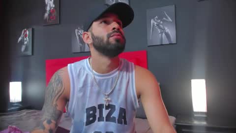 Snapshot of thiagomez17 chatting on October 10, 1:38 pm Thia Gomez online show from October 10, 1:38 pm