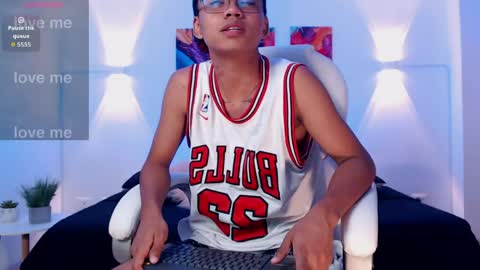 Thiago online show from April 8, 11:46 pm