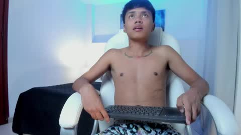 Thiago online show from April 10, 11:56 pm