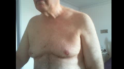 Snapshot of thickmelnik chatting on March 11, 11:04 pm James online show from March 11, 11:04 pm