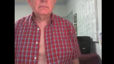 Snapshot of thickmelnik chatting on February 14, 12:47 pm James online show from February 14, 12:47 pm